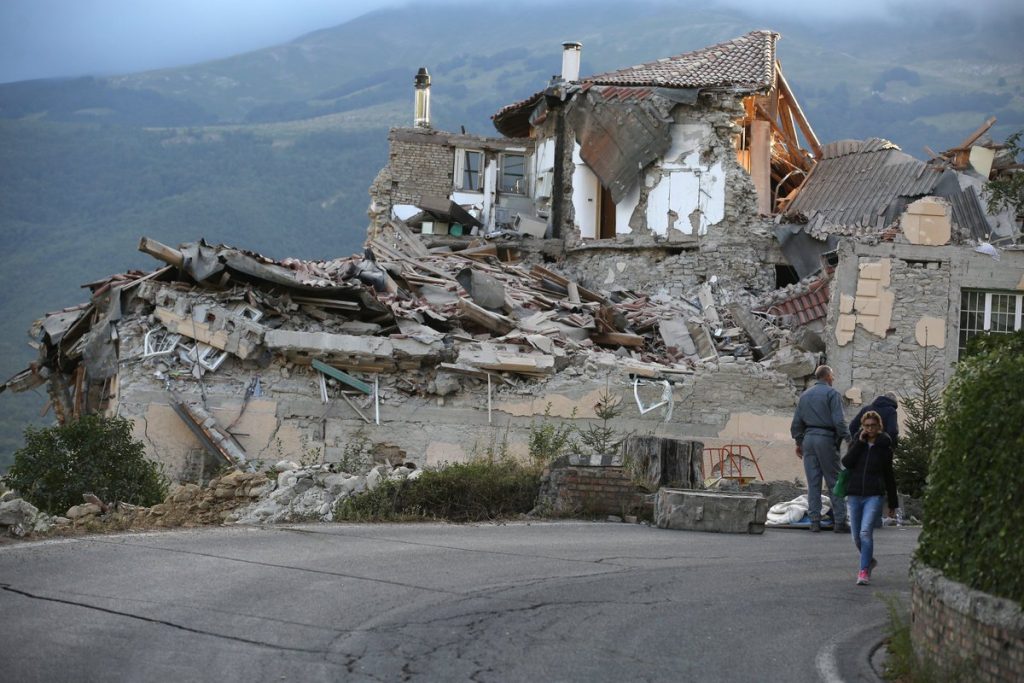 Att hitta ett mönster som gör det möjligt att förutsäga jordbävningar är avgörande för att kunna vara beredd.